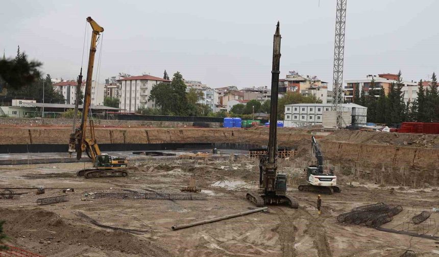 Aydın'da yeni adalet sarayı inşaatında kazıklar çakıldı