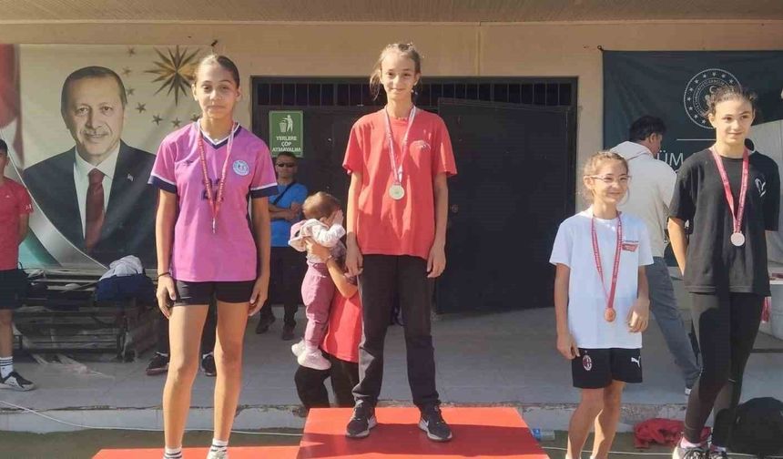 Aydınlı 4 öğrenci atletizmde bölge yarışlarına katılacak