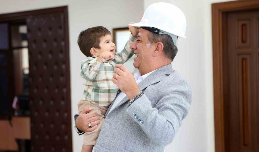 Başkan Yetişkin, sağlığına kavuşan minik Teoman'ı ağırladı