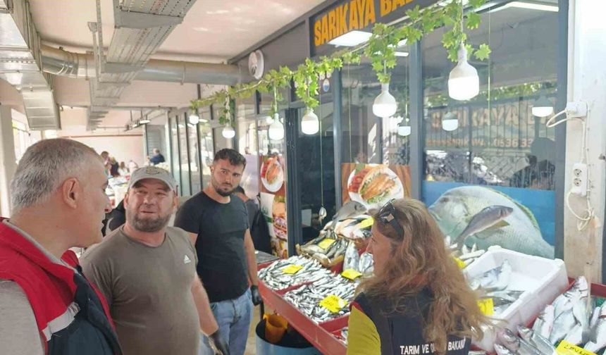 Buharkent'te pazar tezgahları denetlendi