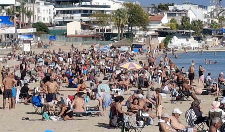 Didim'de ekim ayının son günlerinde deniz keyfi sürüyor