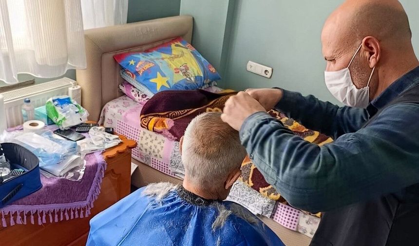 Efeler evde bakım hizmetleri yüreklere dokunuyor