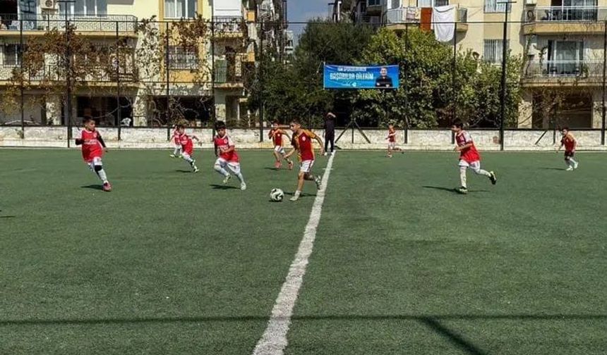 Efeler'de minik sporcular kıyasıya mücadele etti