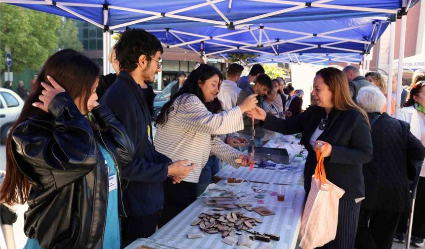 Hastanede tedavi gören çocuklar için destek oldular