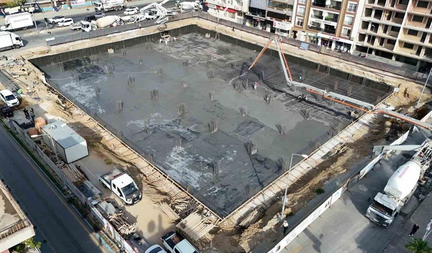 İncirliova Cumhuriyet Meydanı ve Yeraltı Otoparkı projesinde çalışmalar sürüyor