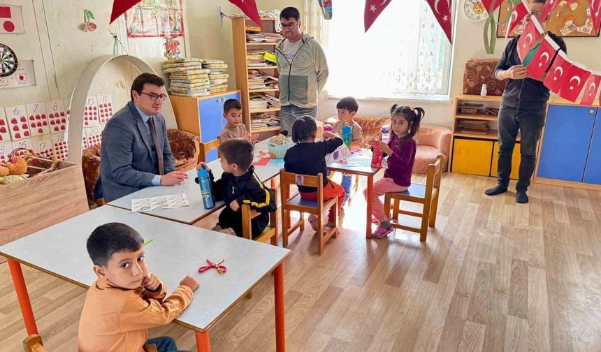 Kaymakam Sözen, Yaka'da öğretmen ve öğrencilerle buluştu