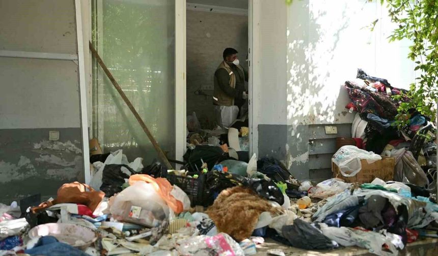 Kuşadası'nda çöp ev operasyonu