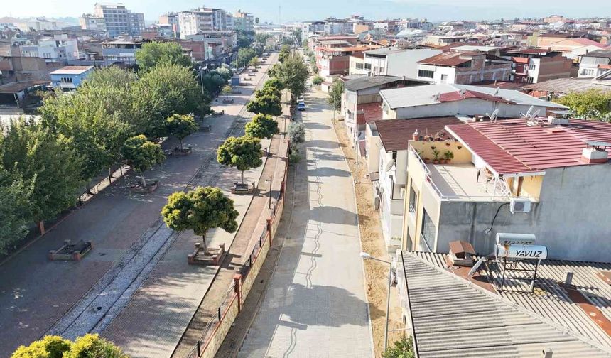 Nazilli Belediyesi'nin yol çalışmaları sürüyor