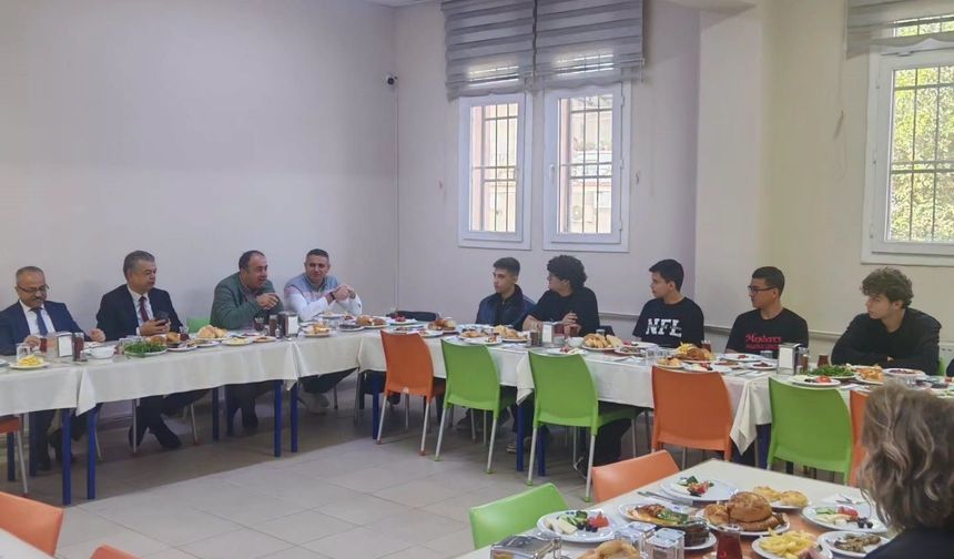 Nazilli'de lise öğrencilerinin görüş ve talepleri dinlendi
