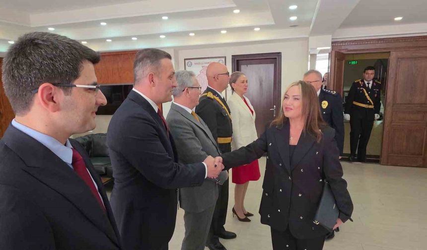 Nazilli'de sokaklar kırmızı beyaza büründü