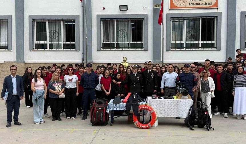 Sahil Güvenlik ekipleri öğrencilerle bir araya geldi