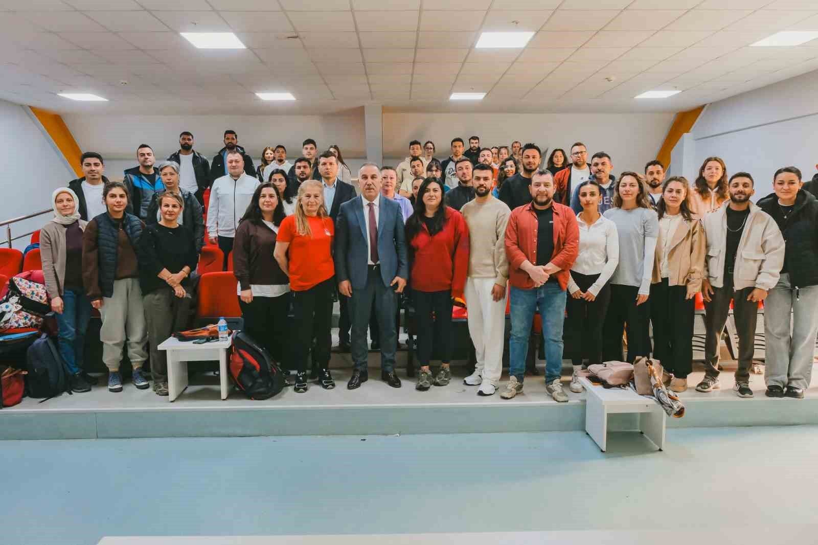 Yüzme Antrenörlük Kursu Aydın'da başladı