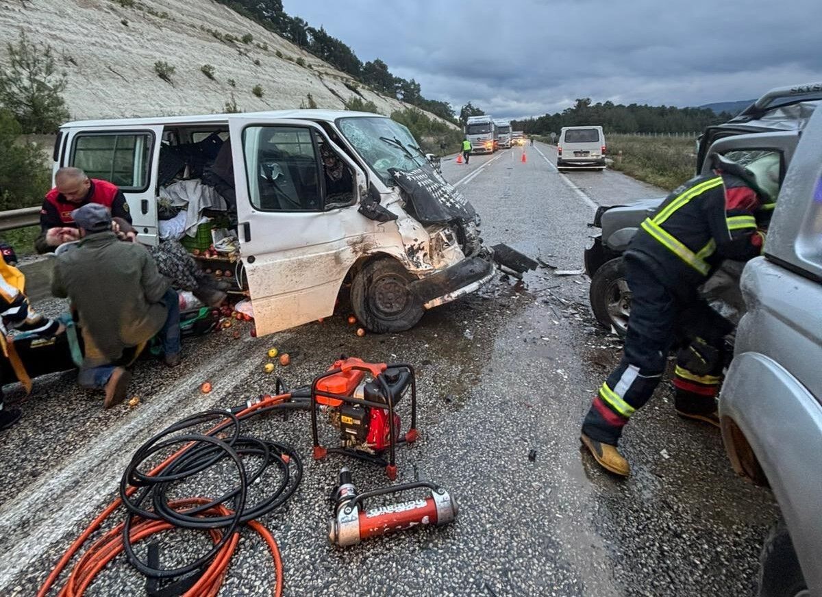 Karacasu'da trafik kazası: 6 yaralı