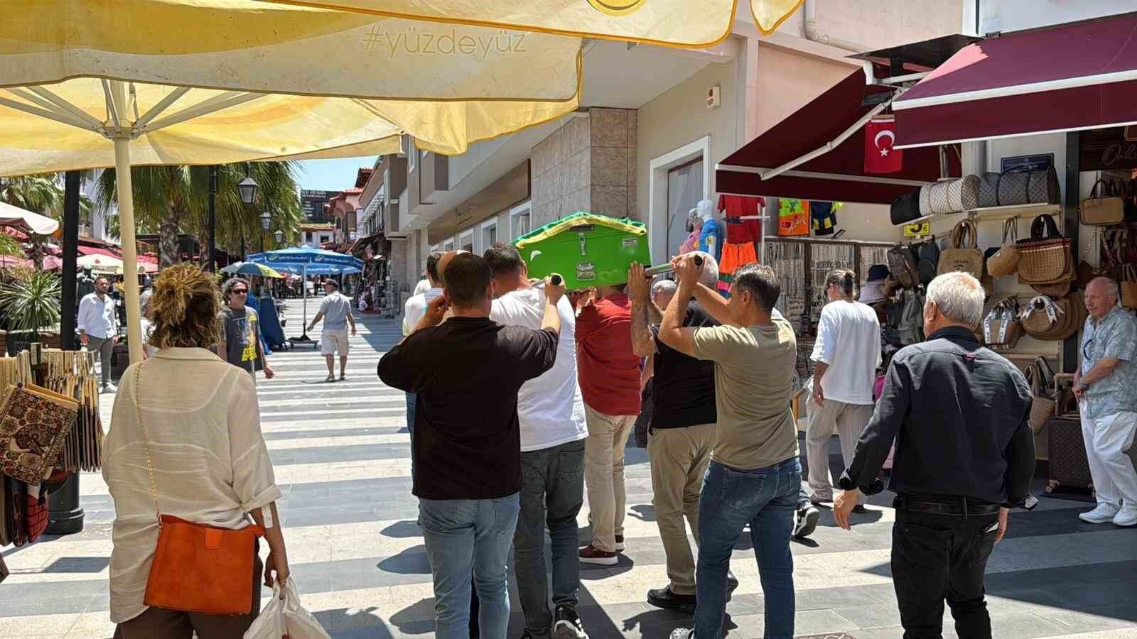Oyuncu İrtem'in cenazesi camiye getirildi