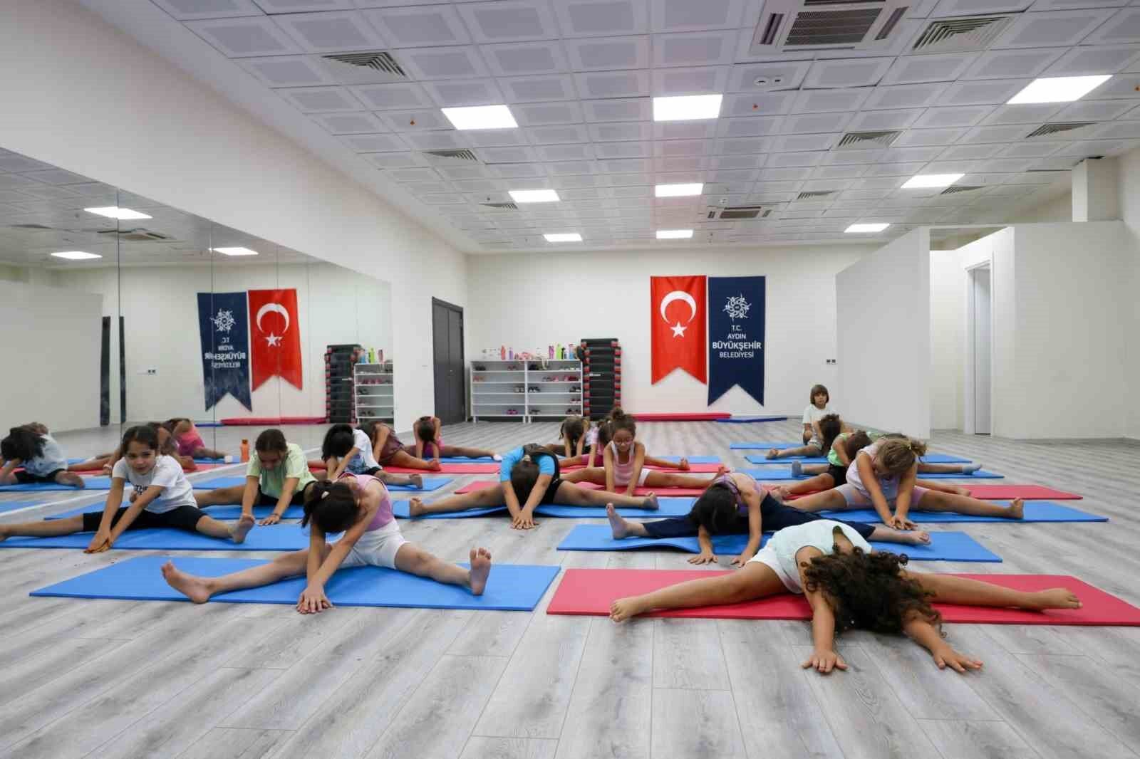 Aydın Büyükşehir'in yaz etkinliklerinde çocuklar jimnastikle gelişiyor