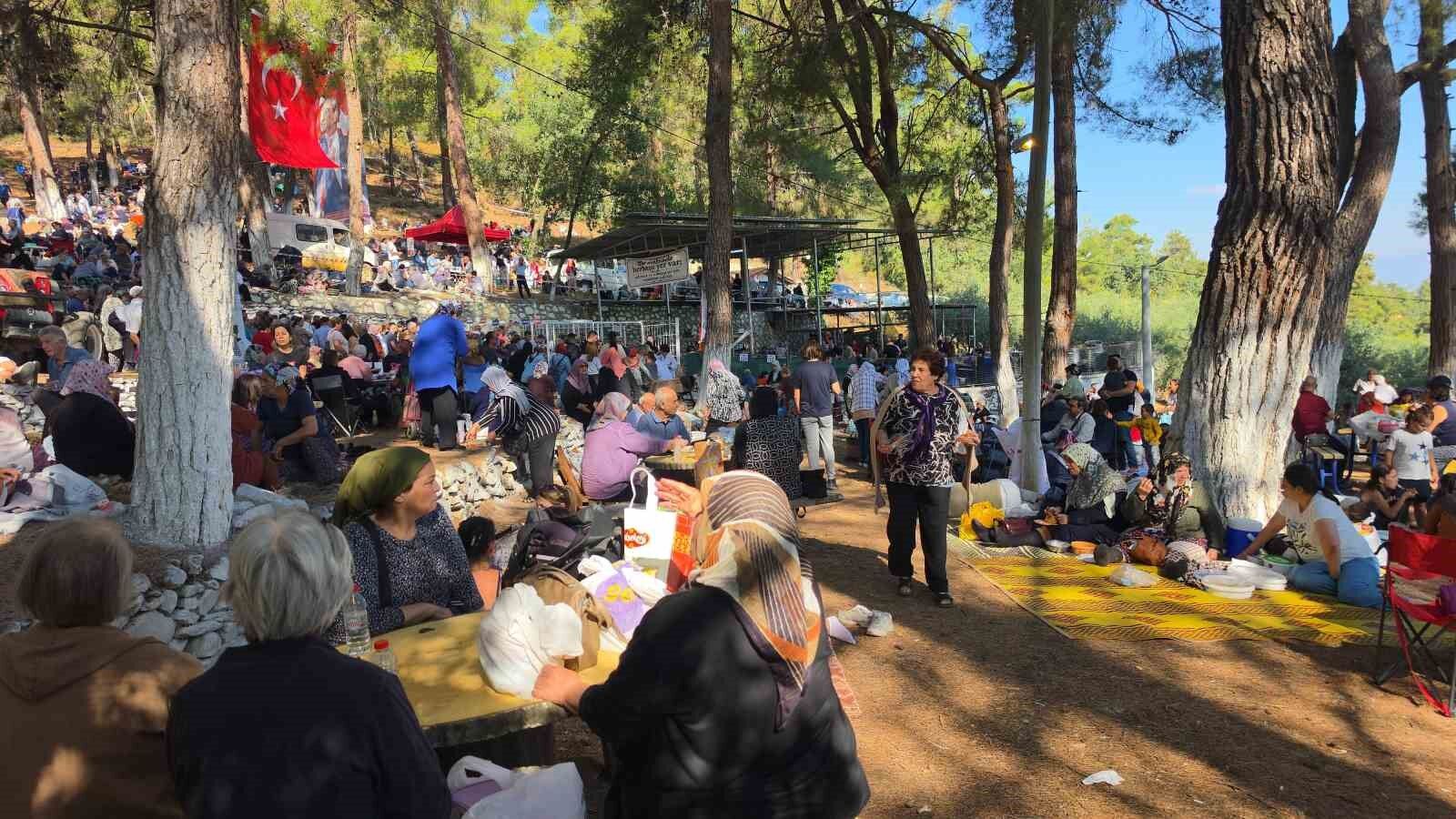 Karacasu'da 8 asırdır süren Dedebağ hayrı binlerce vatandaşı buluşturdu