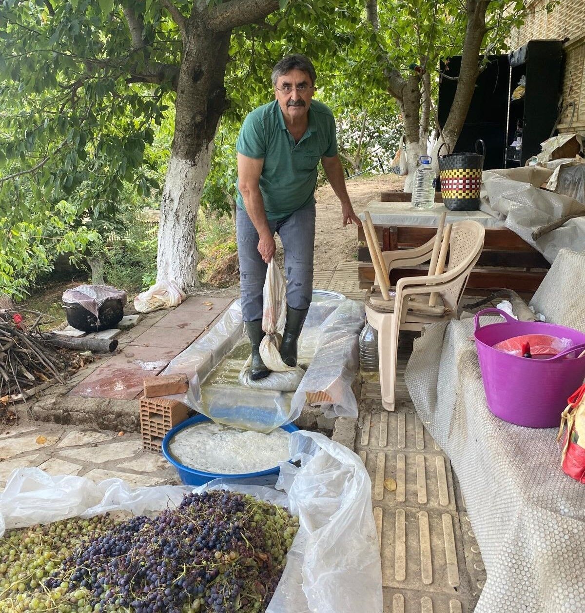 Aydın'da üzümler pekmeze dönüştürülmeye başlandı