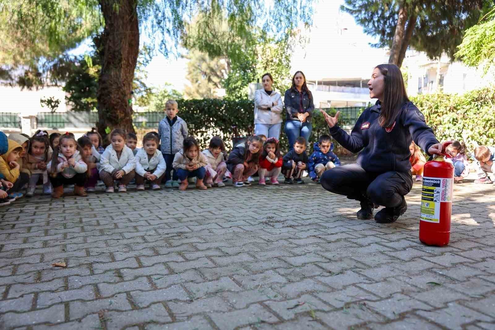 Aydın'da miniklere yangın ve acil durum eğitimi