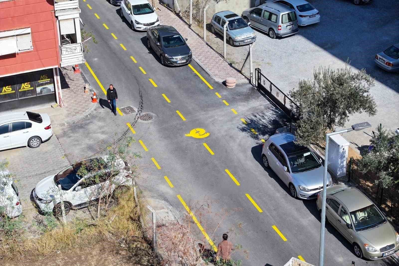 BAŞKAN YETİŞKİN’DEN EFELER’İN YOLLARINA 15 BİN 460 METREKARELİK ASFALT DOKUNUŞU