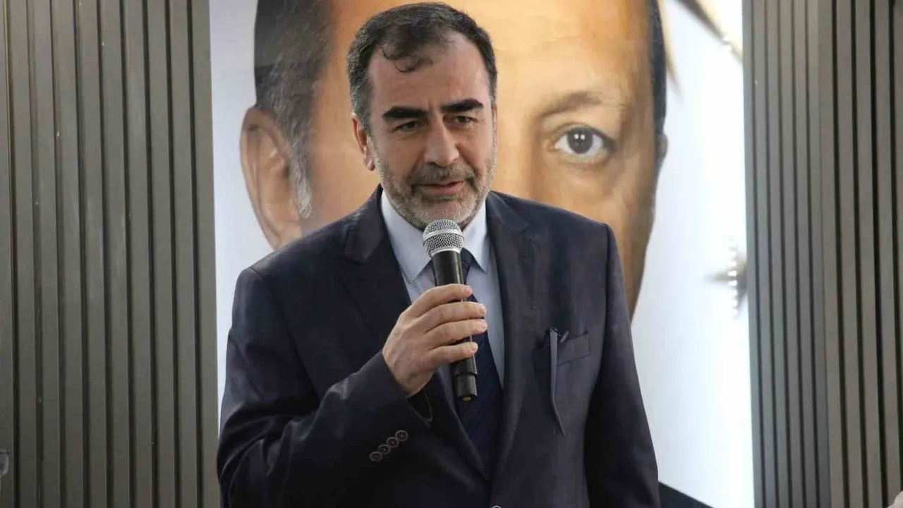 Mehmet Erdem’den Cumhuriyet İlkokulu Açıklaması“Okullar Birleştirilecek İddiaları Doğru Değil”